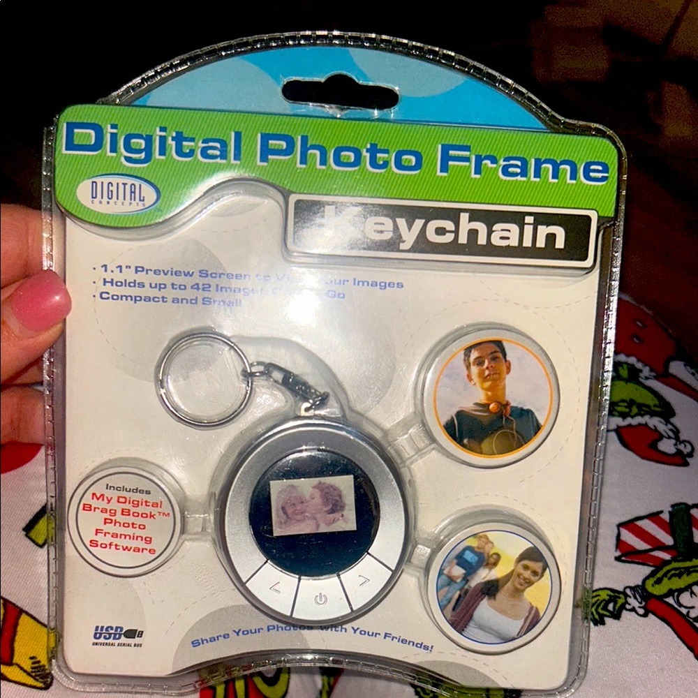 Digital photo frame Keychain NWT